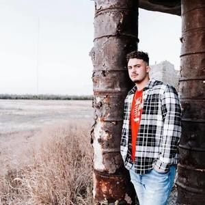 Meet your Posher, Davis